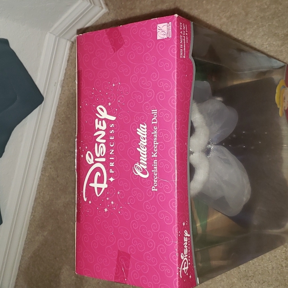 Cinderella porcelain keepsake doll - Picture 5 of 11